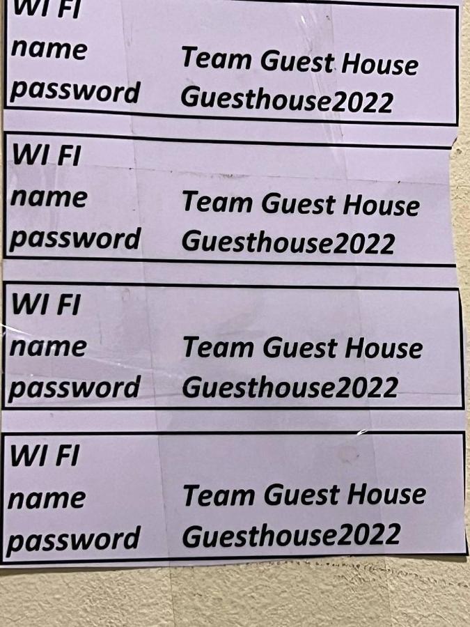 Vahe'S Family Guest House Front エレバン エクステリア 写真