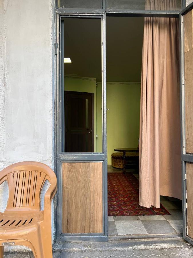 Vahe'S Family Guest House Front エレバン エクステリア 写真
