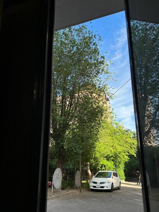 Vahe'S Family Guest House Front エレバン エクステリア 写真