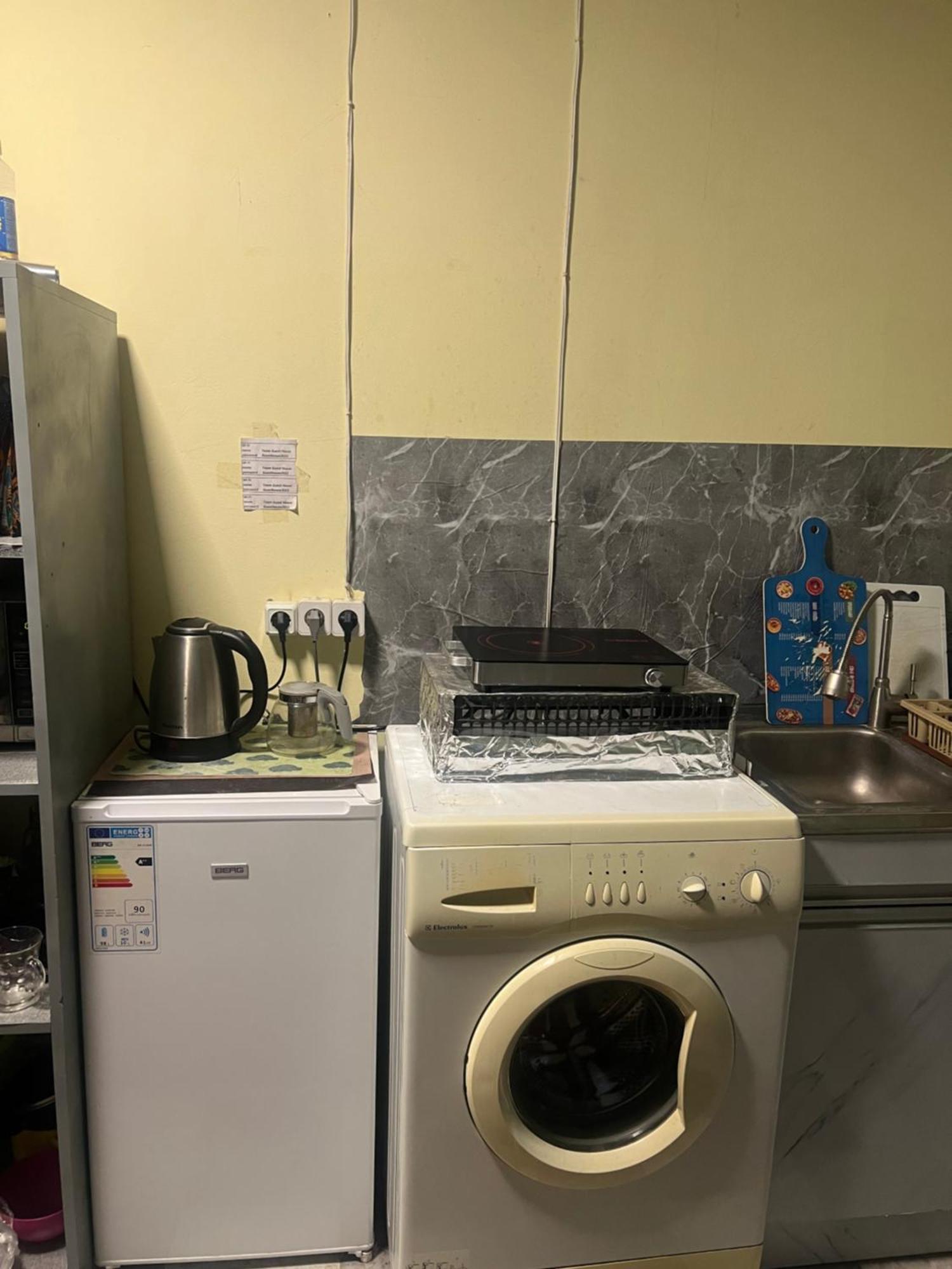 Vahe'S Family Guest House Front エレバン エクステリア 写真